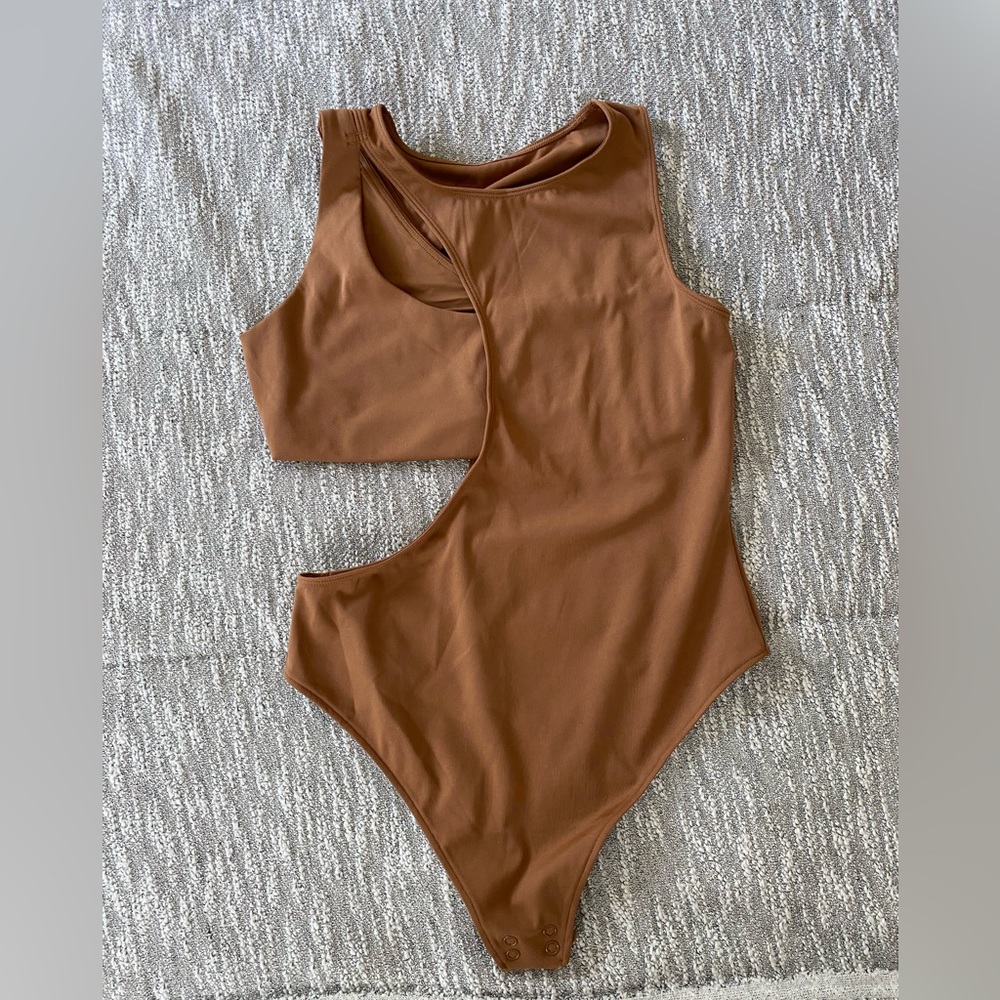 New Bandier Le Ore✨Cutout Bodysuit- Topaz